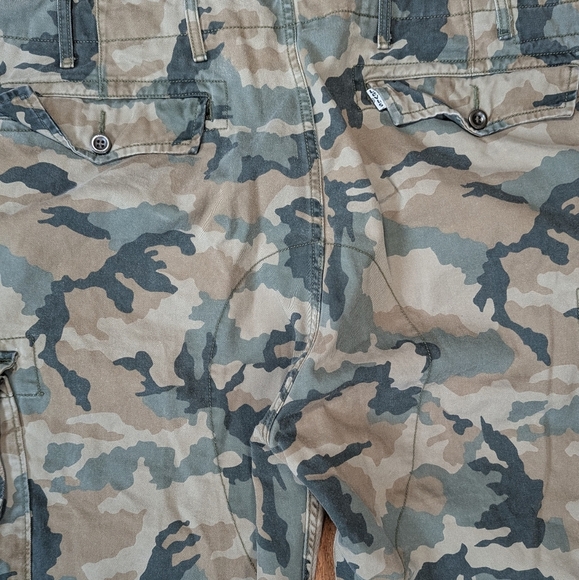 Levi’s Camo Cargo Pants W42 L32 | Foraging Dadcore Energy 🌿 Tactical But Chill - Picture 5 of 11